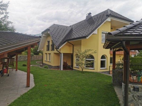 Barvna fasada družinske hiše